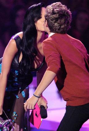 حفل جوائز الـ"MTV": مفاجآت موسيقية وجمالية بالجملة 